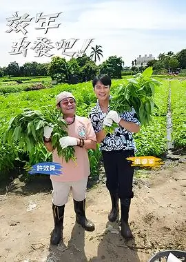 创作者访谈现场照片：录音设备与摊开的笔记
